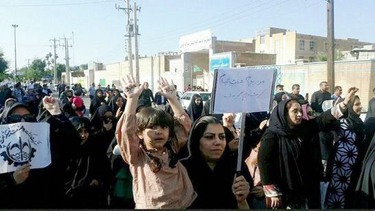 مظاهرات عمالية احوازية مطالبة بصرف رواتبهم